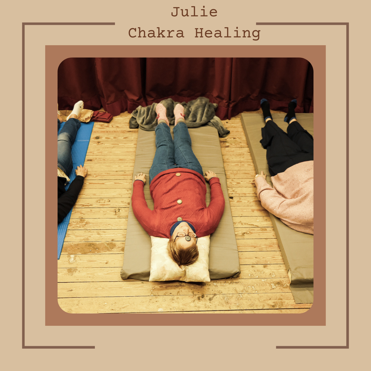 Groepssessie Chakra Healing meditatie met edelstenen.